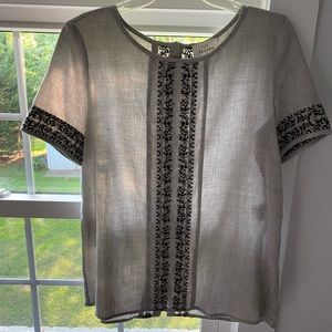 Sézane 40 grey linen blouse w/ buttons down back.